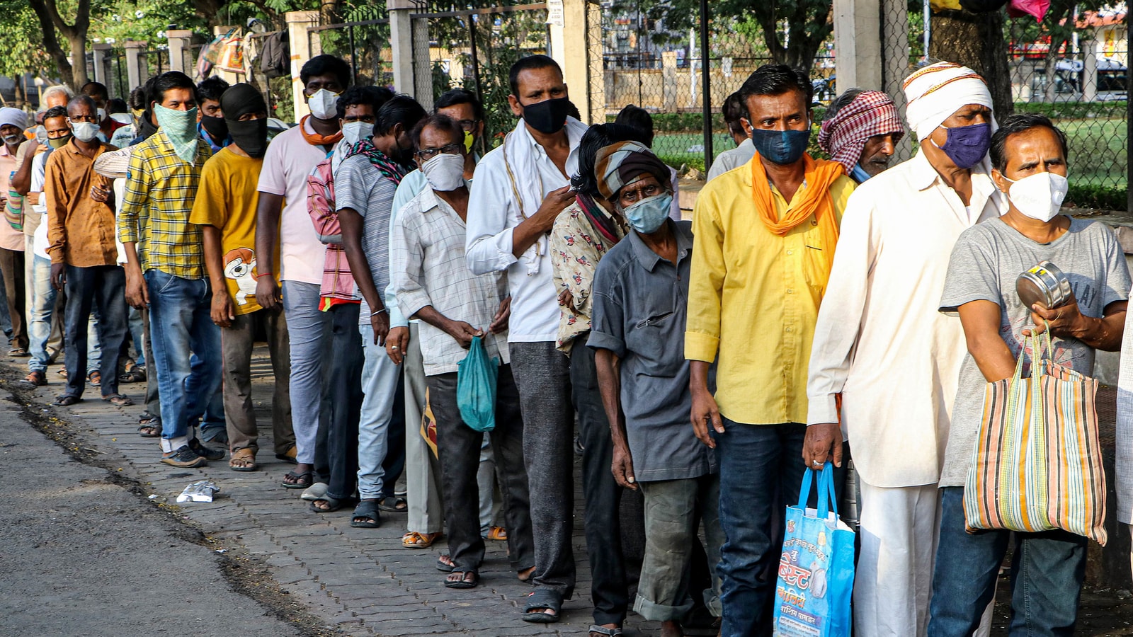 "Government Mandates Face Masks as Covid Sub-Variant JN.1 Raises Concerns in Neighboring Kerala"