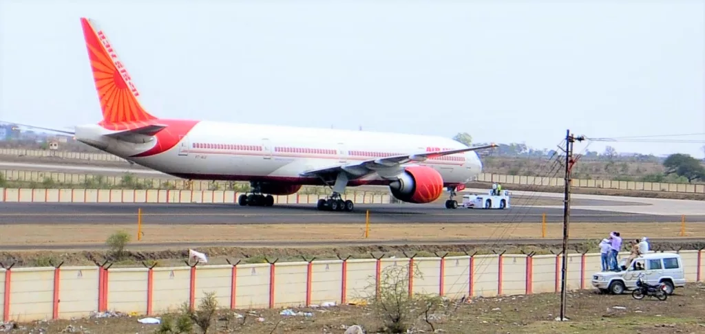 Trainee Pilot's Error: Plane Lands on MIHAN Taxiway Instead of Nagpur Runway