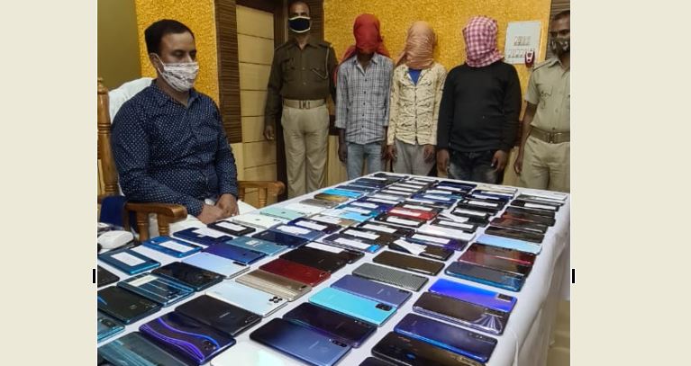 Police Apprehend Three Jharkhand Youths, Recover 73 Stolen Phones Valued at Rs 8.10 Lakhs